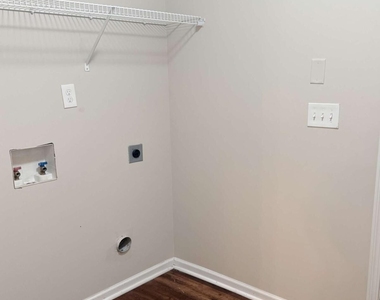 2106 Grant Avenue - Photo Thumbnail 9