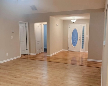 2106 Grant Avenue - Photo Thumbnail 7