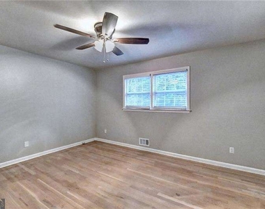 2736 Eaton Place - Photo Thumbnail 32