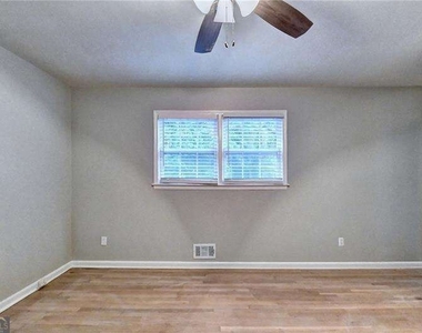 2736 Eaton Place - Photo Thumbnail 33