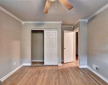 2736 Eaton Place - Photo Thumbnail 40