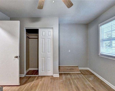 2736 Eaton Place - Photo Thumbnail 29