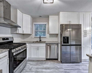 2736 Eaton Place - Photo Thumbnail 15