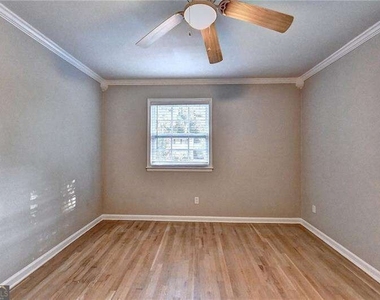 2736 Eaton Place - Photo Thumbnail 38