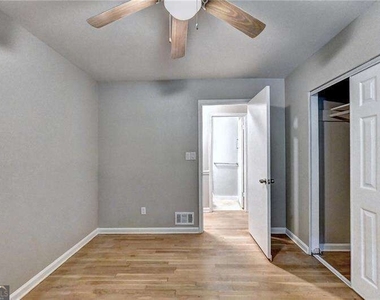 2736 Eaton Place - Photo Thumbnail 30