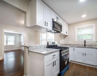 2137 Delowe Drive - Photo Thumbnail 8