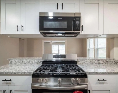 2137 Delowe Drive - Photo Thumbnail 7