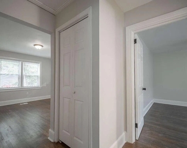 2137 Delowe Drive - Photo Thumbnail 11