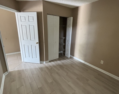 183 Talbot Court - Photo Thumbnail 12