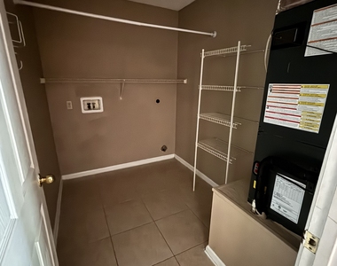 183 Talbot Court - Photo Thumbnail 18