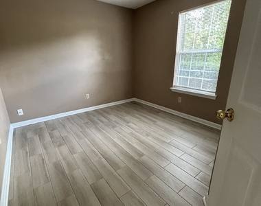 183 Talbot Court - Photo Thumbnail 8