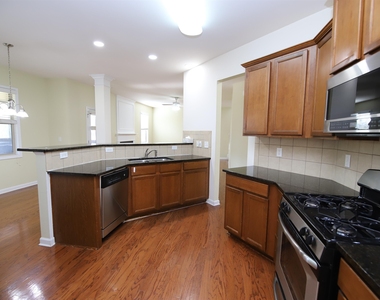 330 Glenhaven Drive - Photo Thumbnail 3