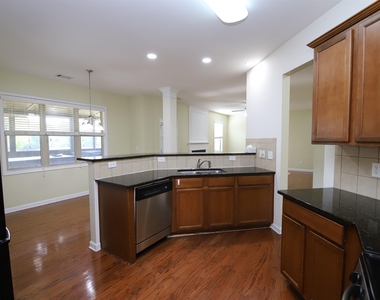 330 Glenhaven Drive - Photo Thumbnail 4