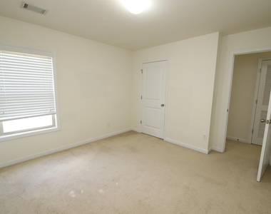 330 Glenhaven Drive - Photo Thumbnail 2