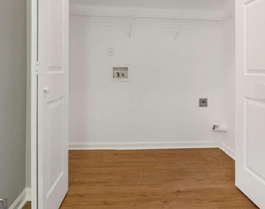 7230 Oakley Court - Photo Thumbnail 8