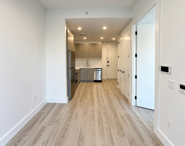 706 East 32nd Street - Photo Thumbnail 5