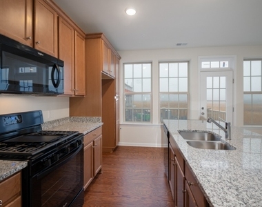 18 S Davenport St - Photo Thumbnail 3