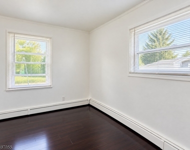 63 Marie Ave - Photo Thumbnail 6