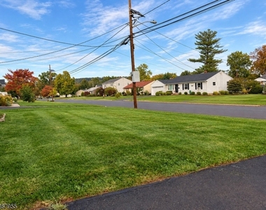63 Marie Ave - Photo Thumbnail 17