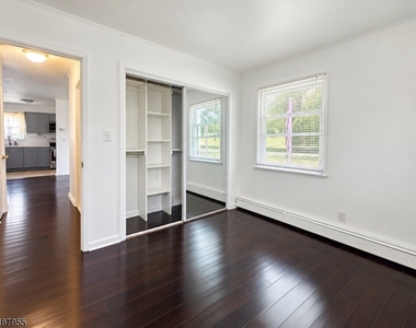 63 Marie Ave - Photo Thumbnail 5