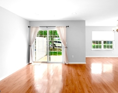 418 Dalton Ct - Photo Thumbnail 10