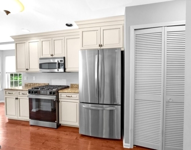 418 Dalton Ct - Photo Thumbnail 8