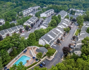 418 Dalton Ct - Photo Thumbnail 3