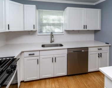 325 Greenfield Rd - Photo Thumbnail 16