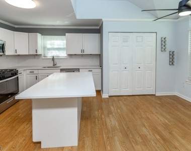 325 Greenfield Rd - Photo Thumbnail 11