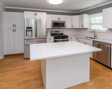 325 Greenfield Rd - Photo Thumbnail 14