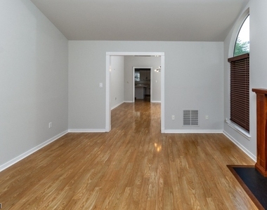 325 Greenfield Rd - Photo Thumbnail 3