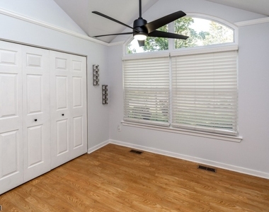 325 Greenfield Rd - Photo Thumbnail 13