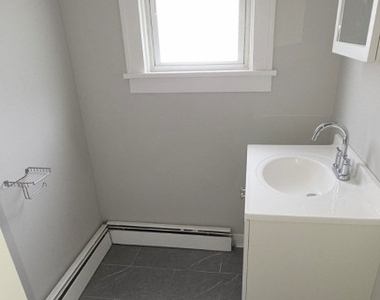 301 Center St - Photo Thumbnail 13