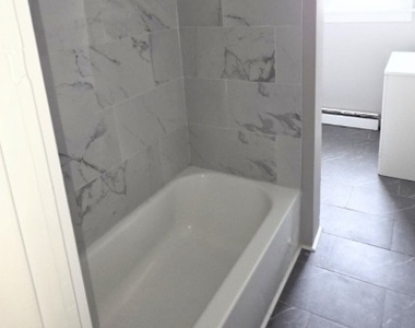 301 Center St - Photo Thumbnail 12