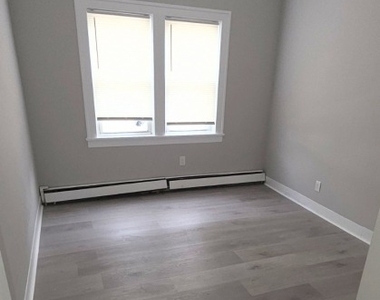 301 Center St - Photo Thumbnail 8