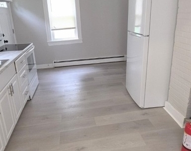 301 Center St - Photo Thumbnail 7