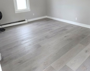 301 Center St - Photo Thumbnail 3