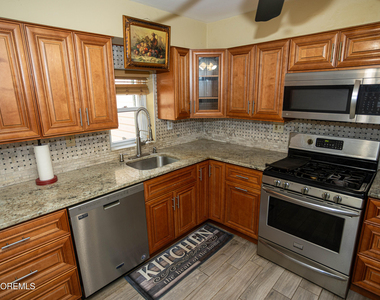 12 Jacobson Street - Photo Thumbnail 13