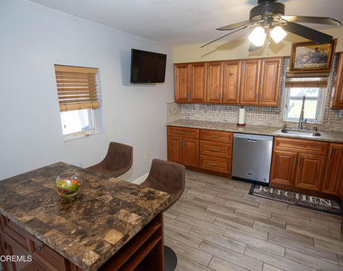 12 Jacobson Street - Photo Thumbnail 10