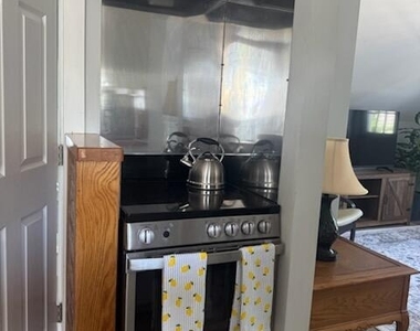 40 Waterman Ave #b Avenue - Photo Thumbnail 10