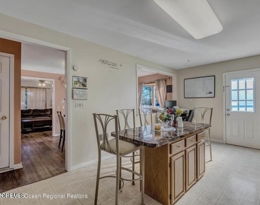 663 Kennedy Street - Photo Thumbnail 7