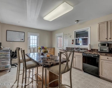 663 Kennedy Street - Photo Thumbnail 6