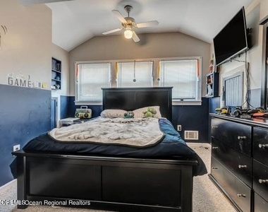 663 Kennedy Street - Photo Thumbnail 11