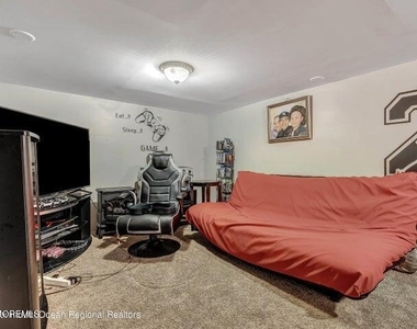 663 Kennedy Street - Photo Thumbnail 17