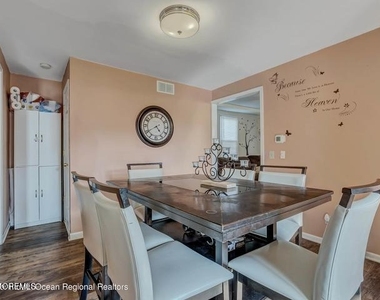 663 Kennedy Street - Photo Thumbnail 3