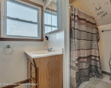 663 Kennedy Street - Photo Thumbnail 12