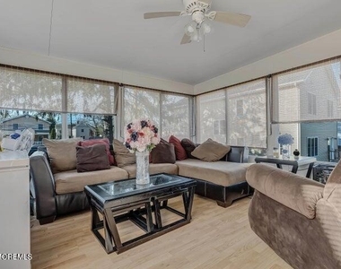 663 Kennedy Street - Photo Thumbnail 10