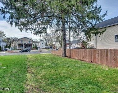 663 Kennedy Street - Photo Thumbnail 18