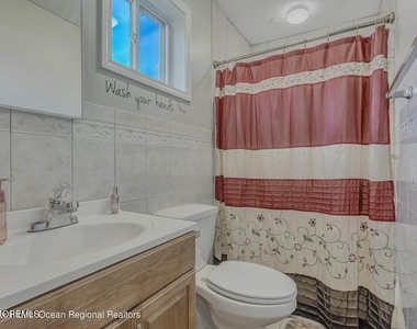 663 Kennedy Street - Photo Thumbnail 4