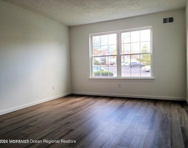 61 Diane Drive - Photo Thumbnail 5